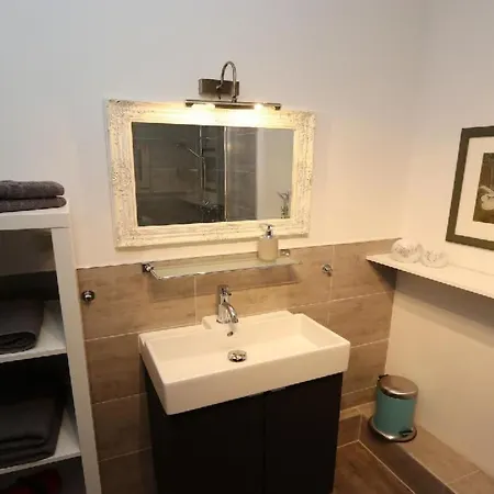 דירה In Mit Grill Und Garten By Interhome ורניגרוד